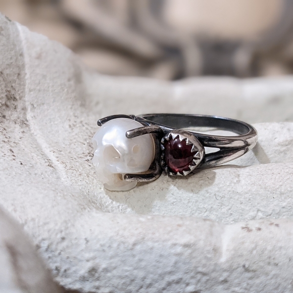 Sterling Silver Pearl Skull & Garnet Heart Ring - Picture 7 of 8
